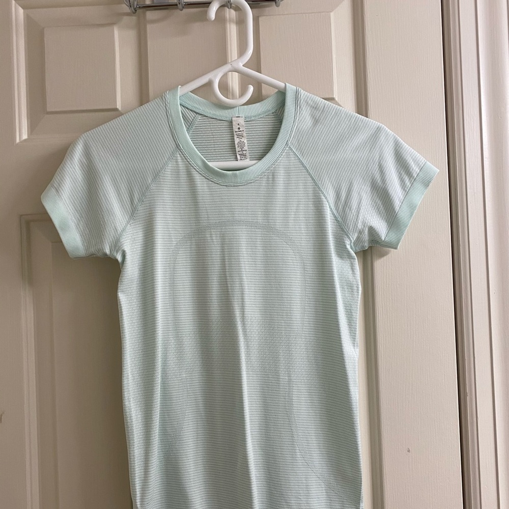 🌟 Lululemon Swiftly Tech Short Sleeve Size - 4 🌟